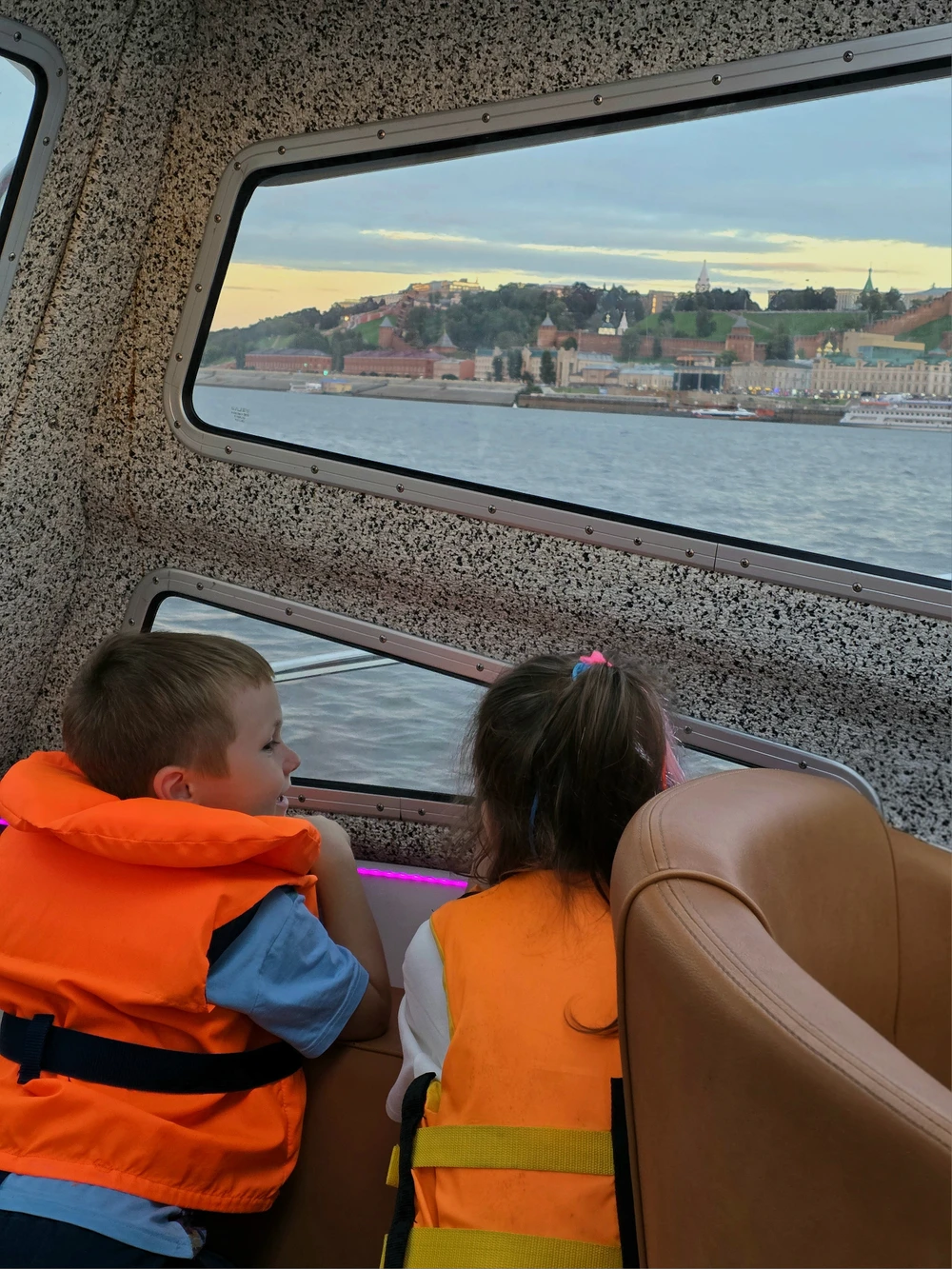 Нижний Новгород на большом катере: мосты, набережные, панорамы — фото 11