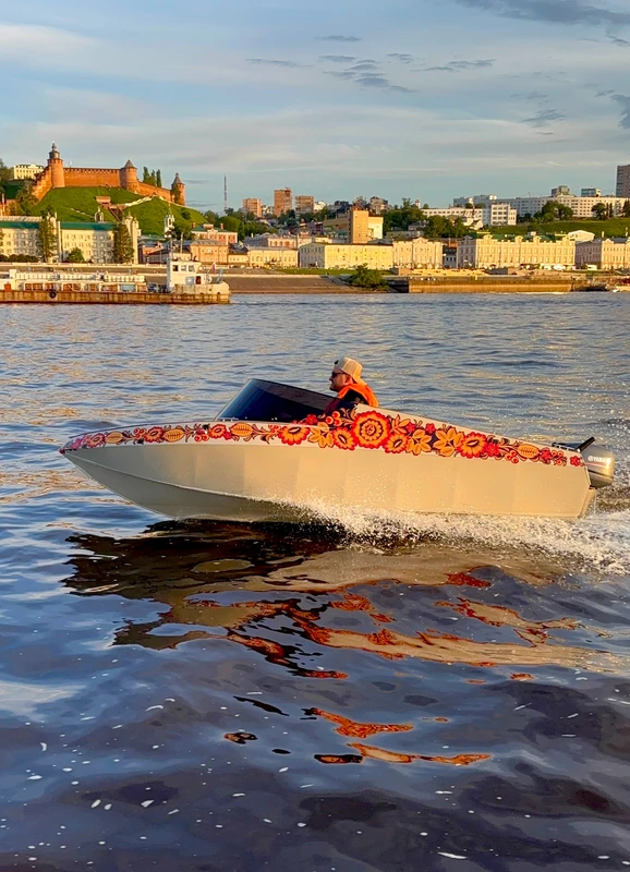 На катере по водам Нижнего Новгорода (без капитана)