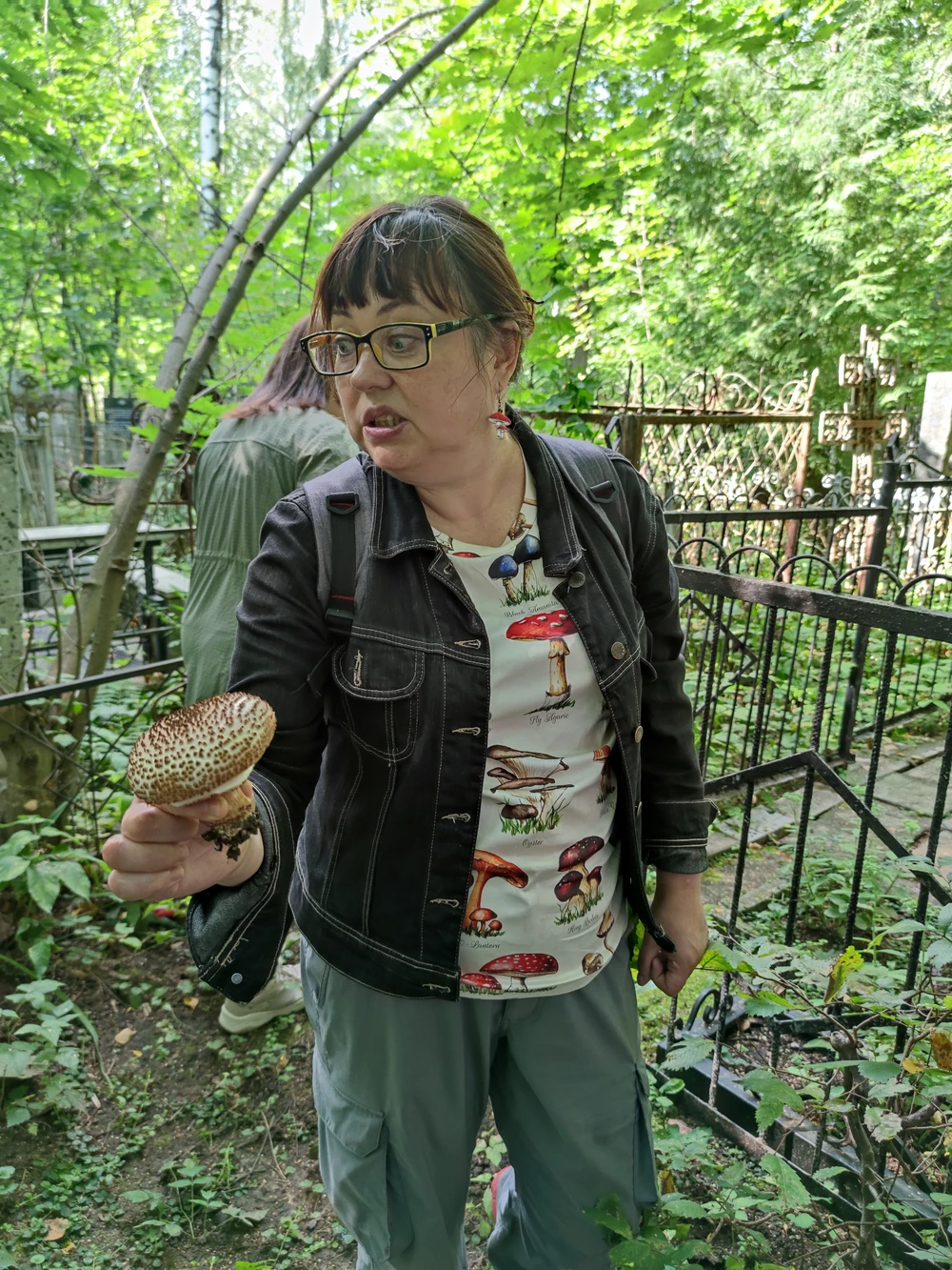 Грибы и гробы: по старинному кладбищу Нижнего Новгорода с микологом — фото 7